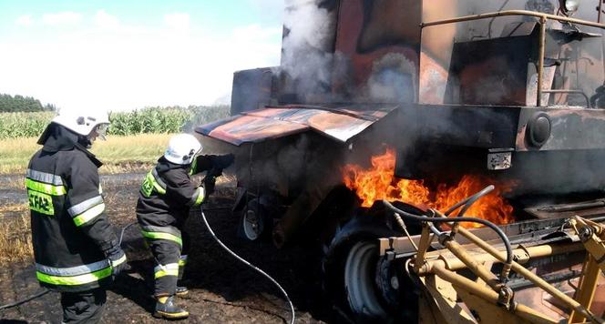 Bolesty. Żniwa w pełni, a kombajn stanął w ogniu! Dramat rolników z podlaskiego