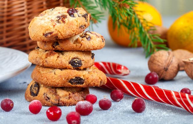 Ciasteczka z żurawiną, czekoladą i orzechami włoskimi: przepis na bożonarodzeniowe delicje