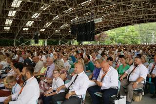 Kongres Świadków Jehowy 2024. W niedzielnych wydarzeniach wzięły udział tłumy