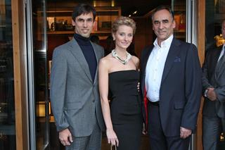 Adam Bachleda-Curuś z synem i synową