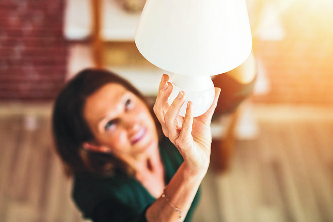 Większość z nas oszczędza prąd. CZY ROBIMY TO DOBRZE? zdjęcie otwierające