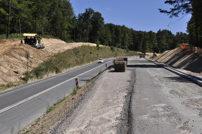 Trwa rozbudowa DK74 na odcinku  Gorajec-Szczebrzeszyn. Jaki jest postęp prac? [GALERIA]