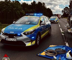 Wypadek w Chełmie Śląskim. Kierowca wjechał pod ciężarówkę