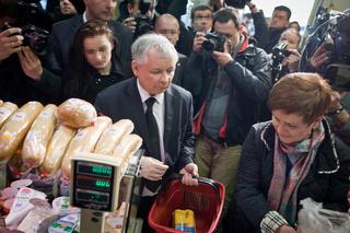 Tajemnicza torba Kaczyńskiego. Wiemy, gdzie robi zakupy [ZDJĘCIA]