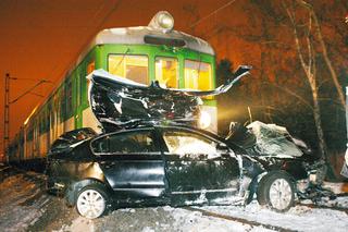 Desperat wjechał pod pociąg