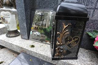  Radosław Majdan na grobie mamy