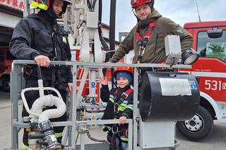 Ostróda: Gucio spędził dzień ze strażakami. Zrealizował voucher z 32. Finału WOŚP