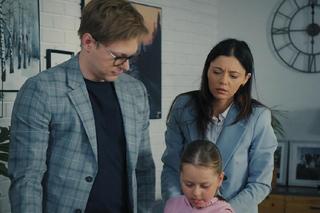 M jak miłość odc. 1752. Iza (Adriana Kalska), Radek (Philippe Tłokiński), Maja (Laura Jankowska)