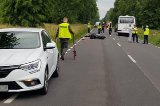 Śmiertelny wypadek w Prostkach! Motocyklista zginął pod kołami autobusu! [ZDJĘCIA]