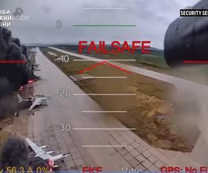 Zdjęcia satelitarne bombowców zniszczonych podczas operacji Pajęczyna.
