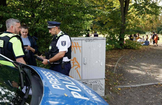 W Berlinie samochód wjechał w tłum; wśród rannych są dzieci