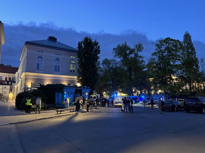 Masakra siekiera na Uniwersytecie Warszawskim. Kobieta z podciętą głową
