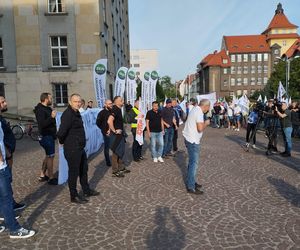 Paraliż w Katowicach. Rozpoczął się protest górników i hutników. Stal się hartuje, a rząd ją rujnuje