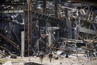 Pokazali Rosjanom zdjęcia zniszczonej Ukrainy. Reakcje przechodniów zaskakują [WIDEO]