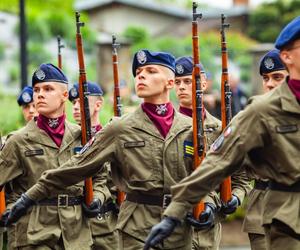 Uczniowie ZS nr 2 podczas Przeglądu Musztry Klas Mundurowych w Gromniku