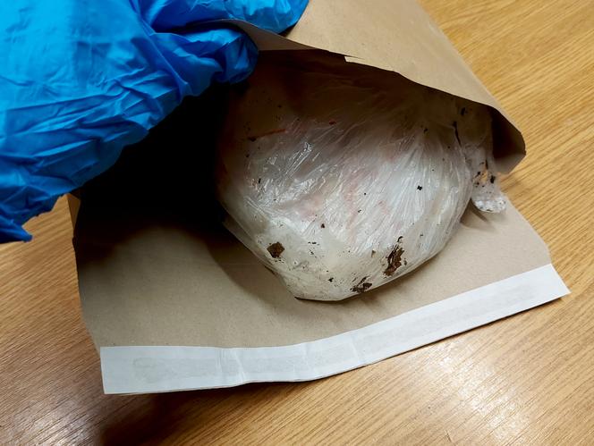 Otwock: policja zatrzymała dilera, który zakopał w ziemi ponad 2 kg narkotyków