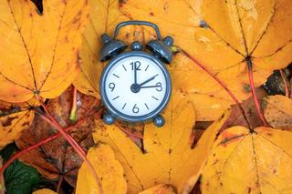 Kiedy przestawiamy zegarki? Zmiana czasu na zimowy 2023 już w ten weekend 