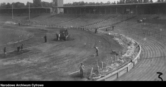Stadion Olimpijski we Wrocławiu tuż po wojnie. To tutaj rozgrywano mecze piłki nożnej