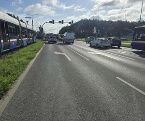 Autobus zderzył się z tramwajem w Bydgoszczy! 7 osób poszkodowanych [ZDJĘCIA]