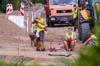 Kierowcy tkwią w korkach, robotnicy się śmieją. Sielankowy nastrój podczas remontu