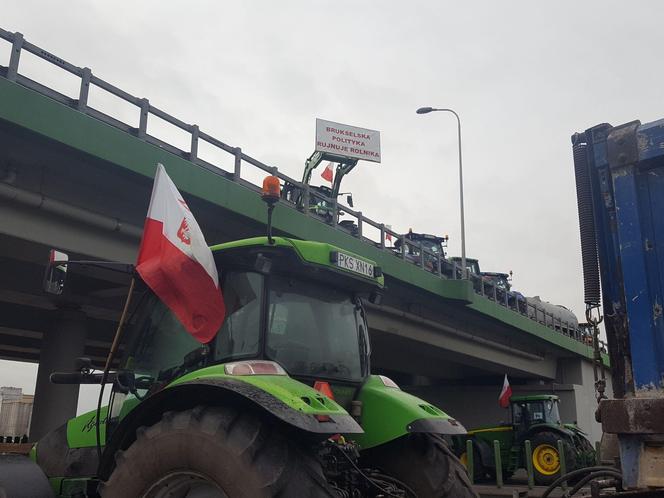 ​Na S5 koło Leszna zaczęła się druga doba rolniczego protestu