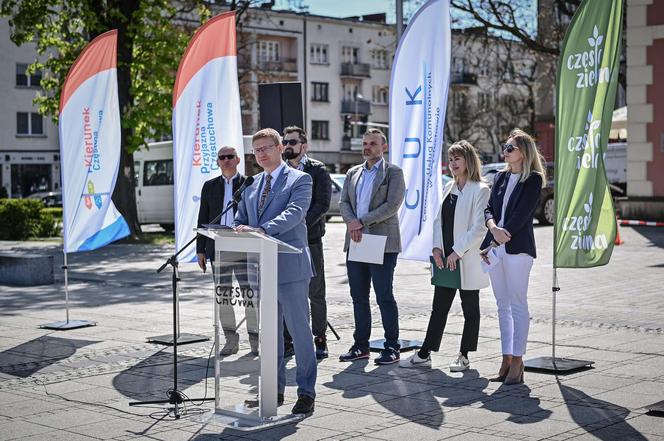 Podpisanie umów z wykonawcami letnich kawiarenek na pl. Biegańskiego w Częstochowie