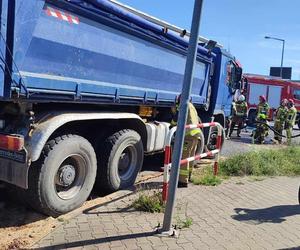 Zderzenie dwóch ciężarówek na Rondzie Gronowo w Lesznie 