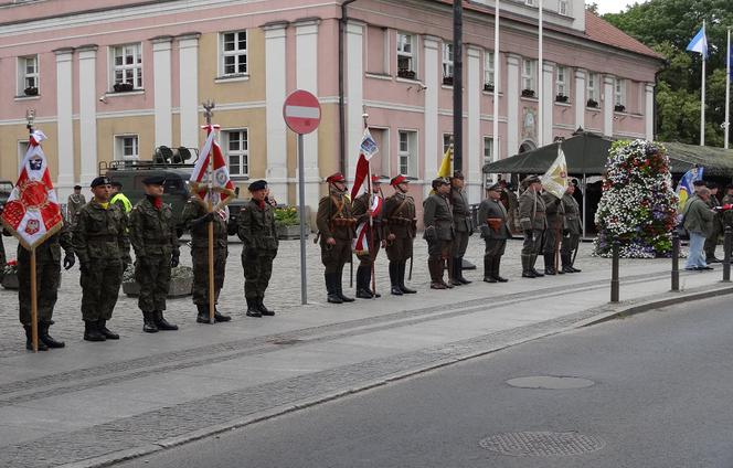 Wojskowa parada w Międzyrzeczu. 