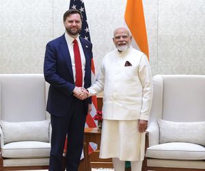 Rozmowy pokojowe w Delhi. Wiceprezydent USA Vance: Rosja i Ukraina będą musiały dokonać wymiany terytoriów.