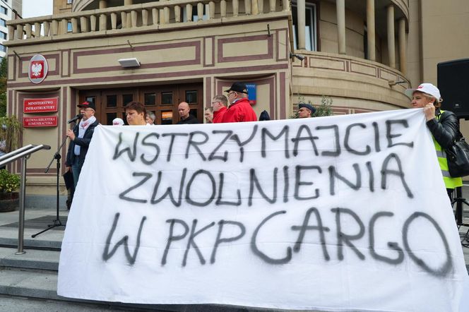 Protest związków zawodowych PKP Cargo i Poczty Polskiej w Warszawie