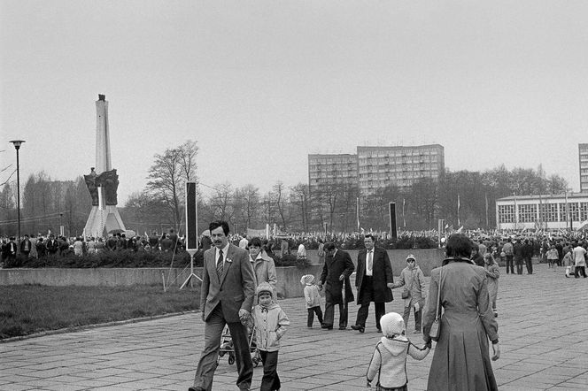 Archiwalne zdjęcia Pomnika Walki i Pracy w Tychach