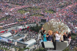 Tłumy gwiazd na Marszu Miliona Serc w Warszawie. Jedna z nich przyszła nawet o kulach