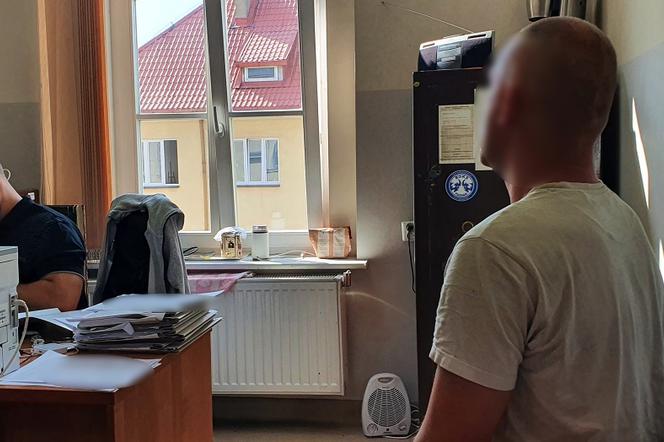 Bez prawa jazdy jechał autem, był nietrzeźwy i poszukiwany