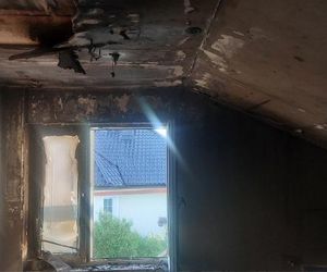 Rodzina z dwultenim synkiem straciła wszystko. Pożar wybuchł podczas remontu dachu