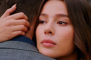 Miłość i nadzieja, odcinek 314: Zeynep wyzna miłość Egemu! Kiedy opowie o bliskości z Cihanem, Melis oszaleje z zazdrości  – ZDJĘCIA