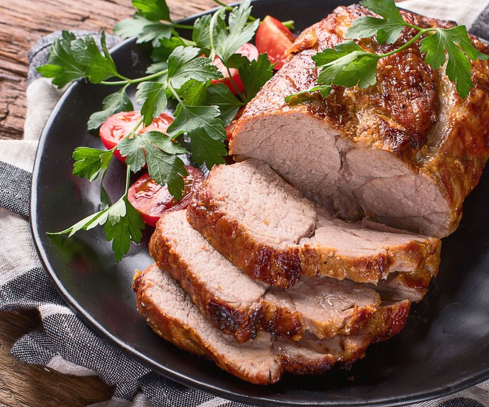 Karkówka pieczona w całości