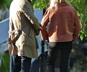 Andrzej Chyra smyra i całuje