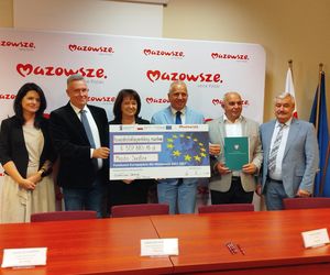Mazowsze dotacje na szkoły, umowy