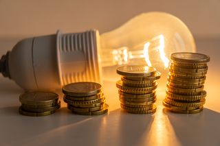 Ceny prądu 2023 - mimo zamrożenia oraz limitów i tak nie unikniemy podwyżki cen prądu w 2023 roku