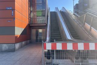 Unieruchomione schody na krakowskim dworcu. Czy w końcu zaczną działać?