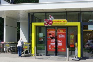 Biedronka znowu zaskakuje promocjami. Akcje 5+5 gratis, wyprzedaże i voucher do odebrania