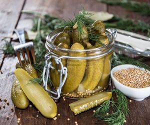 Ogórki z przyprawą do grilla: przepis na niesamowite pikle ogórkowe