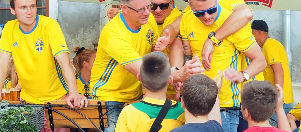 Szwedzcy kibice bawią się w Lublinie