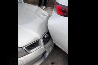 Wypożyczyli auto na minuty, rozbili cztery pojazdy i uciekli. Szuka ich policja