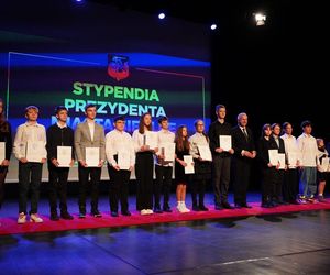 Stypendia Prezydenta Miasta Siedlce wręczone. Zobacz zdjęcia