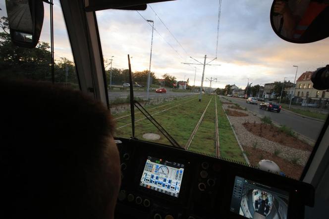 Toruń: Historyczny moment za nami. Pierwszy tramwaj pojechał na JAR. Zdjęcia z przejazdu technicznego