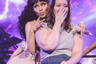 Nicki Minaj z fanką na scenie