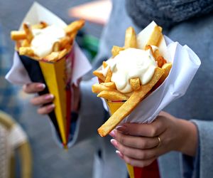 Frytki belgijskie: przepis na chrupiącą przekąskę o niezapomnianym smaku