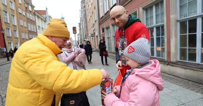 W Gdańsku już grają dla WOŚP. Wolontariusze na ulicach, a pierwsze datki już w puszkach