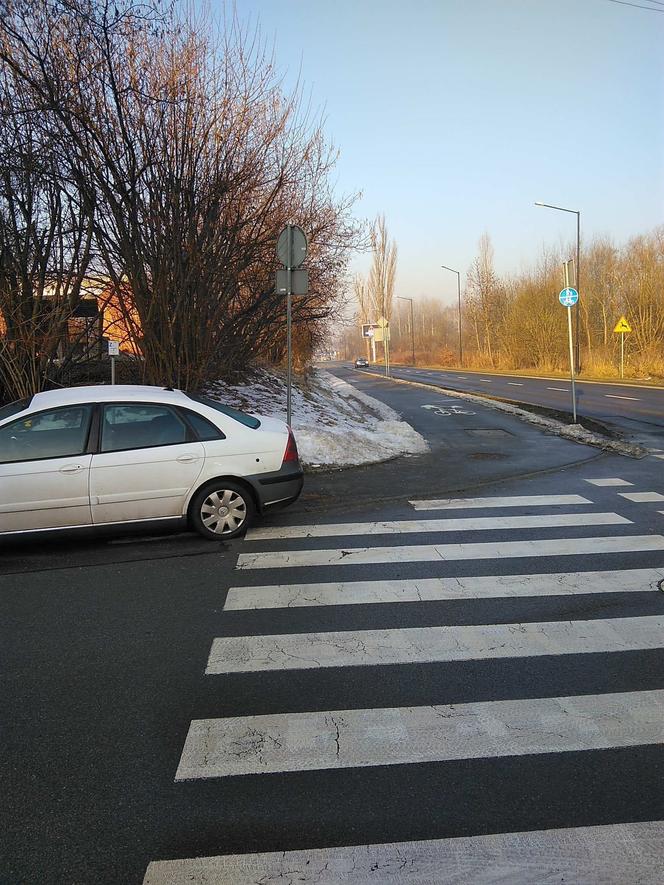 Tak się parkuje w Gliwicach. Straż Miejska opublikowała zdjęcia "Miszczów" z lutego [GALERIA]